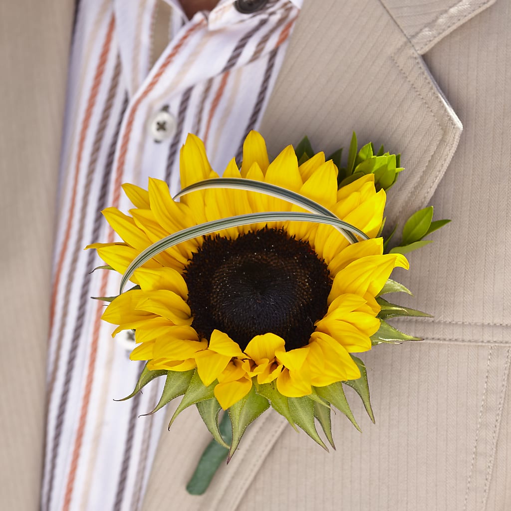 Free Spirit Boutonniere – North Shore Florist, North Vancouver BC