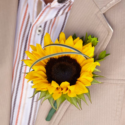 Free Spirit Boutonniere –  North Shore Florist, North Vancouver BC